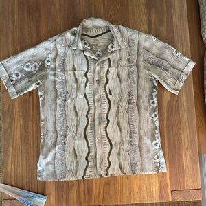 Hawaiian Short-Sleeve light and flowy Casual Shirt in Beige